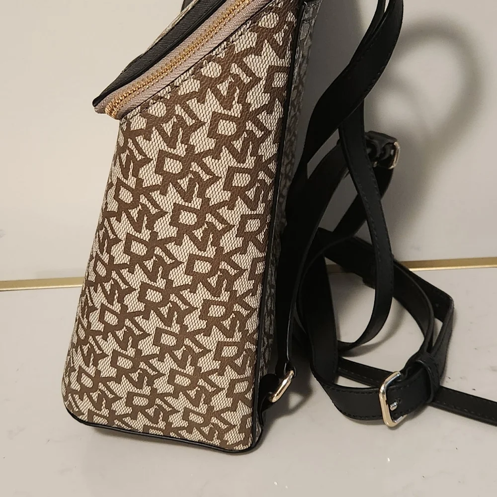 Backpack - Picture 4 of 4